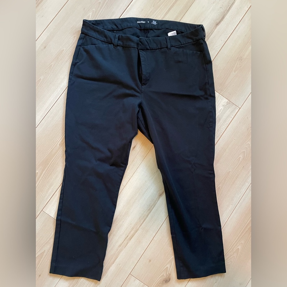 Old Navy High-Rise Pixie Pants in Black women’s size 18